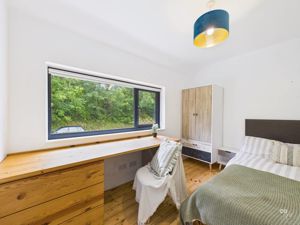 BEDROOM - click for photo gallery